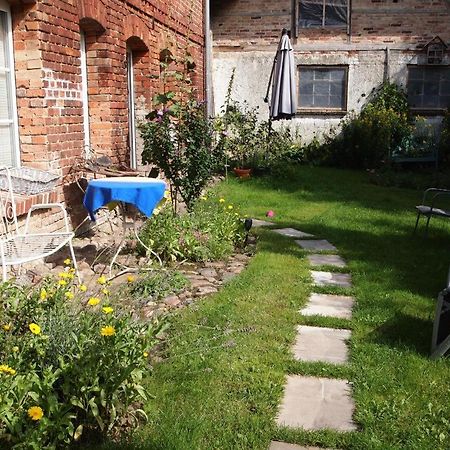 Neu Fewo Im Bauernhaus Mit Idyllischem Innenhof Und Naturgarten Mesekenhagen Esterno foto