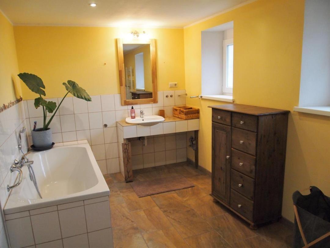 Neu Fewo Im Bauernhaus Mit Idyllischem Innenhof Und Naturgarten Mesekenhagen Esterno foto