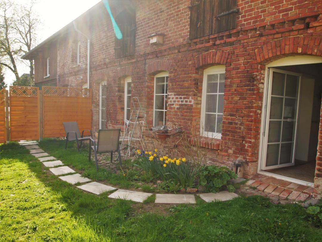 Neu Fewo Im Bauernhaus Mit Idyllischem Innenhof Und Naturgarten Mesekenhagen Esterno foto